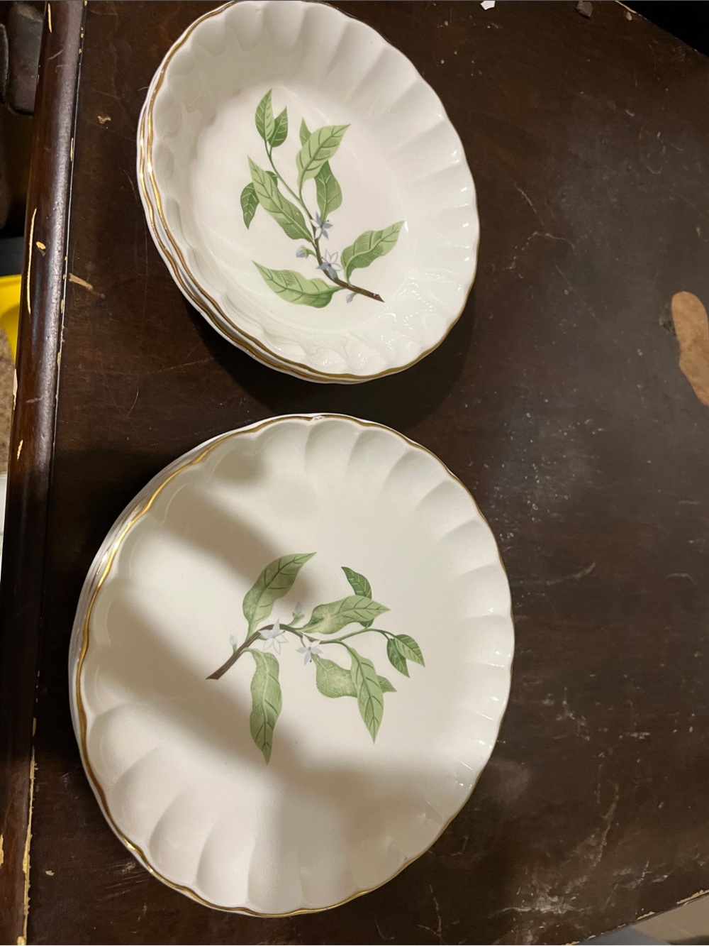 Vintage W. S. George, 2 berry bowels and 4 bread and butter plates.